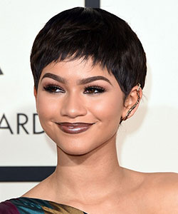 Zendaya with very short wig